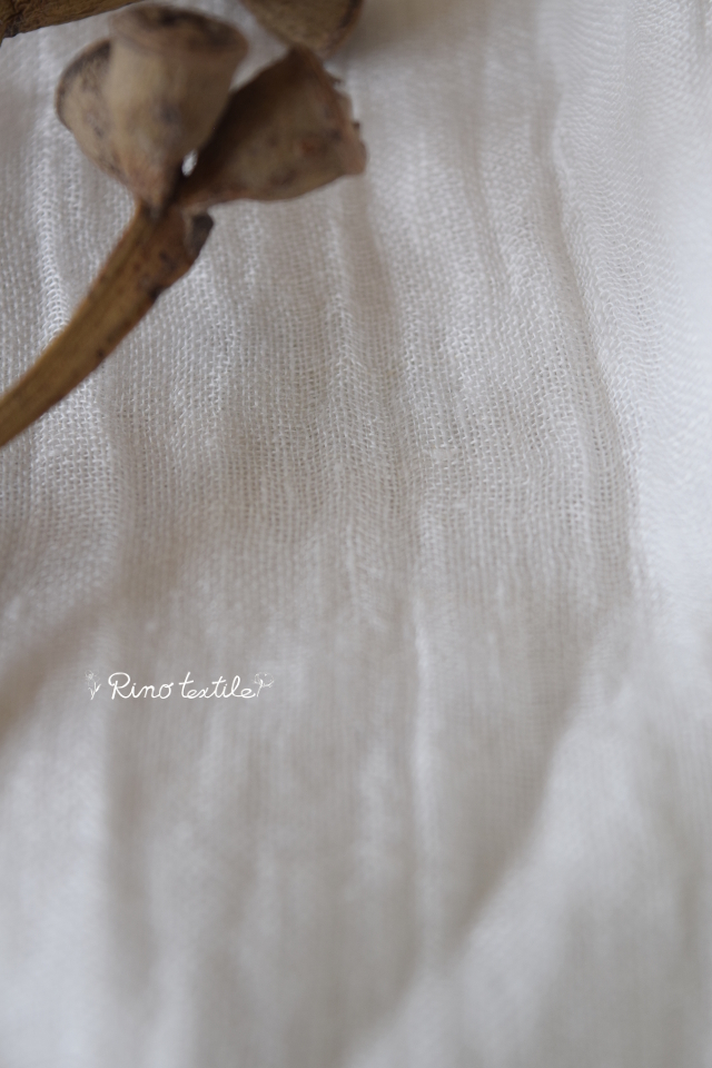 白いリネンカーテン