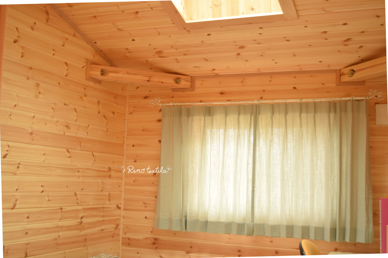 ログハウスのカーテン　リノコトン　オールドブルー